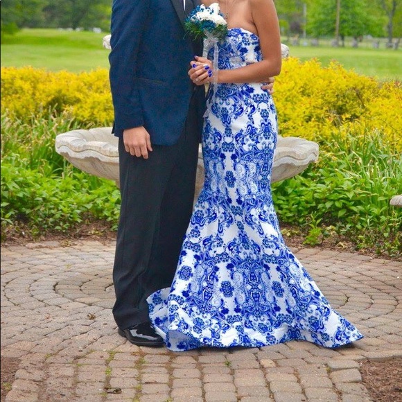 Beautiful Prom Dress - Picture 1 of 5